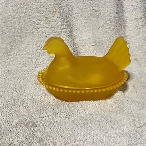 Source Unknown Yellow Hen Covered Dish